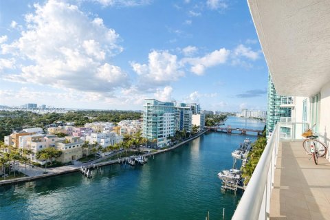 Copropriété à louer à Miami Beach, Floride: 2 chambres, 88.26 m2 № 1995254 - photo 2