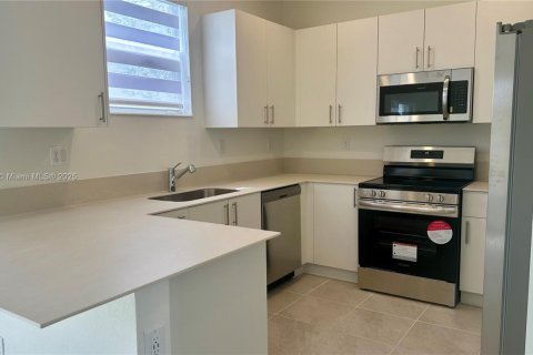 Townhouse in Homestead, Florida 3 bedrooms, 134.06 sq.m. № 1852213 - photo 11