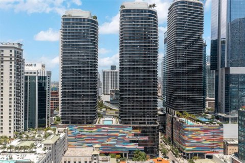 Condo in Miami, Florida, 1 bedroom  № 1699940 - photo 1