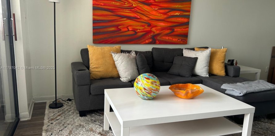 Condominio en Lauderdale Lakes, Florida, 1 dormitorio № 1683904
