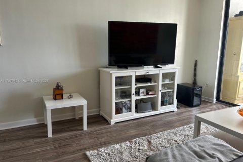 Condominio en venta en Lauderdale Lakes, Florida, 1 dormitorio, 59.83 m2 № 1683904 - foto 2