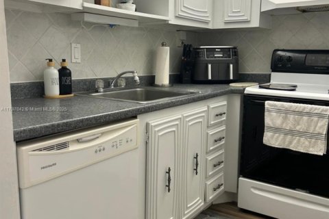 Condominio en venta en Lauderdale Lakes, Florida, 1 dormitorio, 59.83 m2 № 1683904 - foto 22