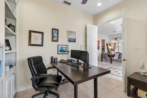 House in Tampa, Florida 4 bedrooms, 258.08 sq.m. № 2157344 - photo 13