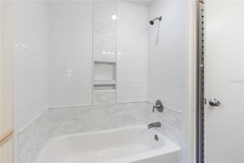 House in Saint Petersburg, Florida 4 bedrooms, 130.53 sq.m. № 1566160 - photo 19