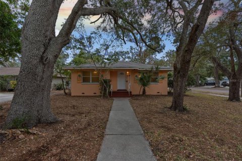 House in Saint Petersburg, Florida 4 bedrooms, 130.53 sq.m. № 1566160 - photo 22