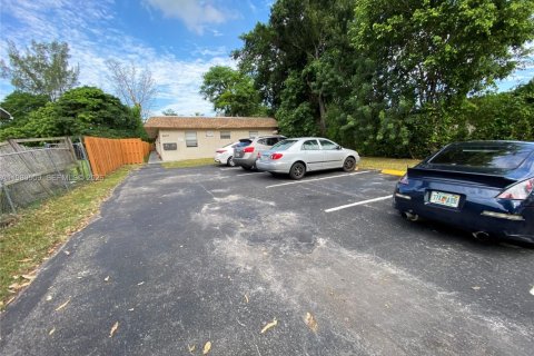 Villa ou maison à louer à Dania Beach, Floride: 2 chambres, 83.61 m2 № 2080255 - photo 15