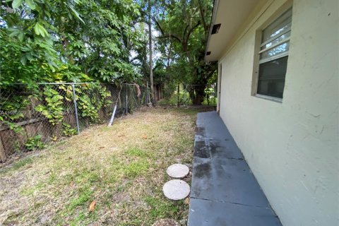 Villa ou maison à louer à Dania Beach, Floride: 2 chambres, 83.61 m2 № 2080255 - photo 16