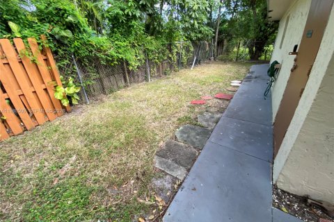 Villa ou maison à louer à Dania Beach, Floride: 2 chambres, 83.61 m2 № 2080255 - photo 13