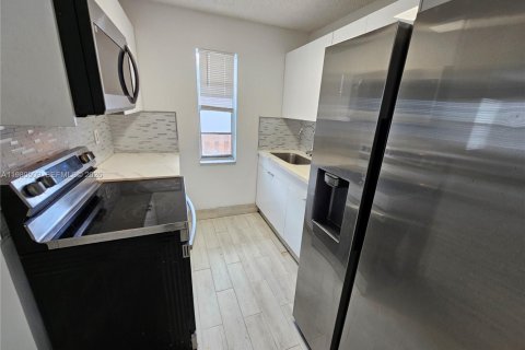 Villa ou maison à louer à Dania Beach, Floride: 2 chambres, 83.61 m2 № 2080255 - photo 3