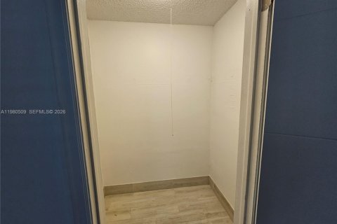 Villa ou maison à louer à Dania Beach, Floride: 2 chambres, 83.61 m2 № 2080255 - photo 10