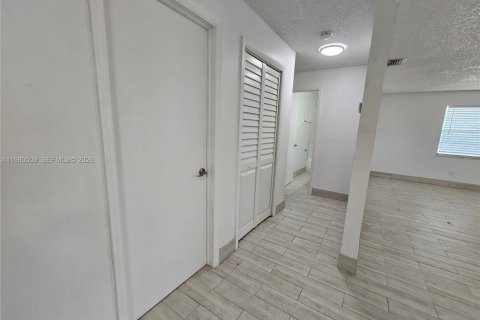 Villa ou maison à louer à Dania Beach, Floride: 2 chambres, 83.61 m2 № 2080255 - photo 5