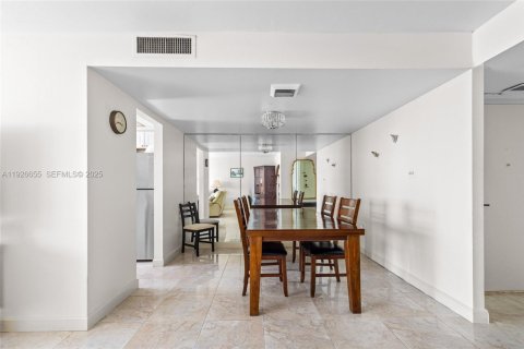 Condominio en venta en Aventura, Florida, 2 dormitorios, 145.39 m2 № 2089070 - foto 18