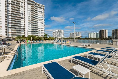 Condominio en venta en Aventura, Florida, 2 dormitorios, 145.39 m2 № 2089070 - foto 4