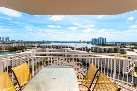 Condominio en venta en Aventura, Florida, 2 dormitorios, 145.39 m2 № 2089070 - foto 2