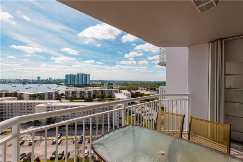 Condominio en venta en Aventura, Florida, 2 dormitorios, 145.39 m2 № 2089070 - foto 11