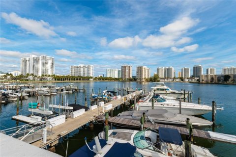 Condominio en Aventura, Florida, 2 dormitorios  № 2089070