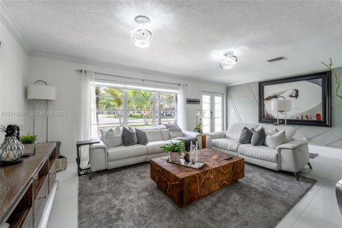 House in Fort Lauderdale, Florida 4 bedrooms, 175.86 sq.m. № 2086905 - photo 9