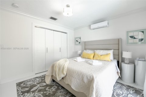 House in Fort Lauderdale, Florida 4 bedrooms, 175.86 sq.m. № 2086905 - photo 23