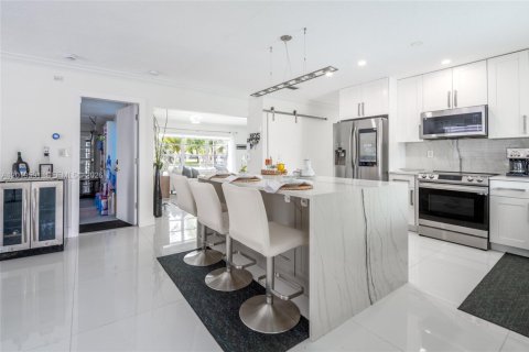 House in Fort Lauderdale, Florida 4 bedrooms, 175.86 sq.m. № 2086905 - photo 14