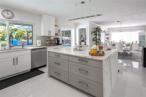 House in Fort Lauderdale, Florida 4 bedrooms, 175.86 sq.m. № 2086905 - photo 12