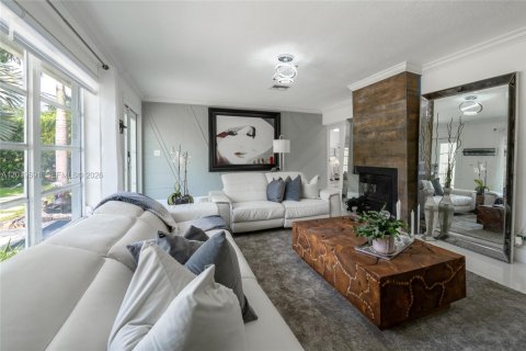 House in Fort Lauderdale, Florida 4 bedrooms, 175.86 sq.m. № 2086905 - photo 3