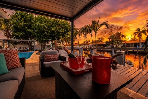 House in Fort Lauderdale, Florida 4 bedrooms, 175.86 sq.m. № 2086905 - photo 2
