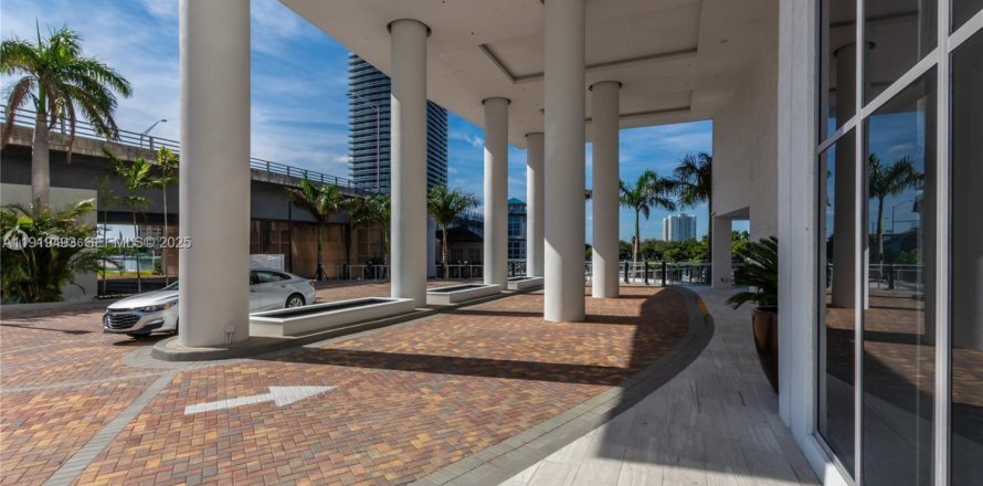 Кондоминиум с 3 спальнями в Холливуд, Флорида № 1986831