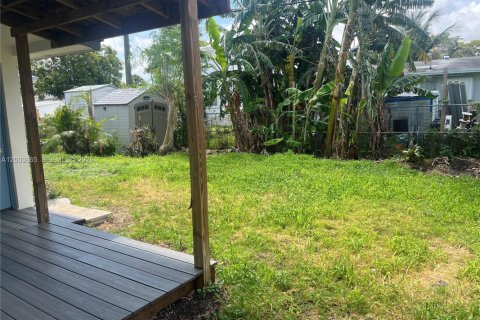 House in Dania Beach, Florida 2 bedrooms № 2068373 - photo 12