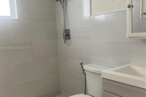 House in Dania Beach, Florida 2 bedrooms № 2068373 - photo 6