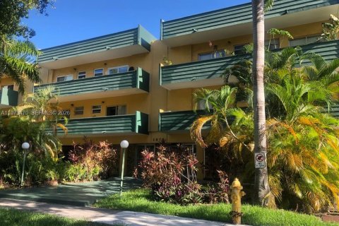 Кондоминиум с 1 спальней в Норт-Майами, Флорида № 2034123