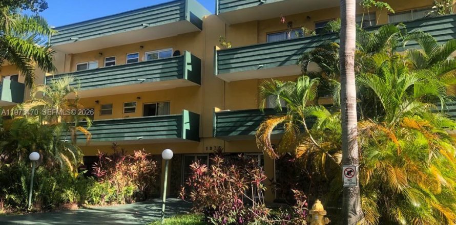 Кондоминиум с 1 спальней в Норт-Майами, Флорида № 2034123