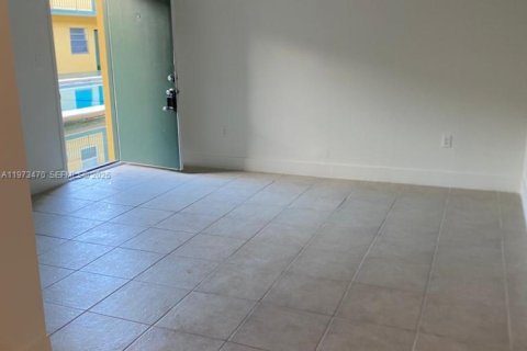 Снять в аренду кондоминиум в Норт-Майами, Флорида 1 спальня, 52.4м2, № 2034123 - фото 5