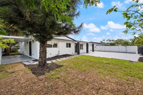Villa ou maison à vendre à Miami Gardens, Floride: 3 chambres, 112.6 m2 № 1968977 - photo 2