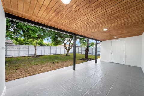 Villa ou maison à vendre à Miami Gardens, Floride: 3 chambres, 112.6 m2 № 1968977 - photo 23