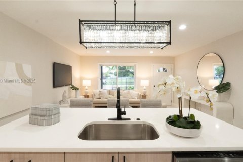 Villa ou maison à vendre à Miami Gardens, Floride: 3 chambres, 112.6 m2 № 1968977 - photo 11