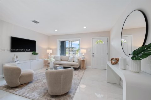 Villa ou maison à vendre à Miami Gardens, Floride: 3 chambres, 112.6 m2 № 1968977 - photo 4