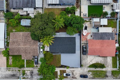 Villa ou maison à vendre à Miami Gardens, Floride: 3 chambres, 112.6 m2 № 1968977 - photo 27
