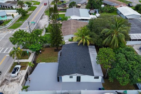 Villa ou maison à vendre à Miami Gardens, Floride: 3 chambres, 112.6 m2 № 1968977 - photo 25