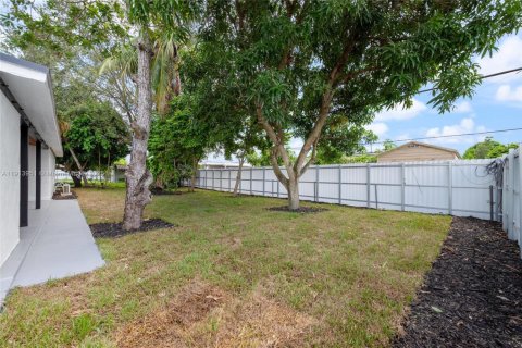 Villa ou maison à vendre à Miami Gardens, Floride: 3 chambres, 112.6 m2 № 1968977 - photo 24