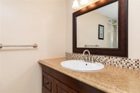 Снять в аренду кондоминиум в Халландейл-Бич, Флорида 2 спальни, 101.45м2, № 2011061 - фото 17