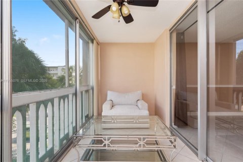 Снять в аренду кондоминиум в Халландейл-Бич, Флорида 2 спальни, 101.45м2, № 2011061 - фото 25