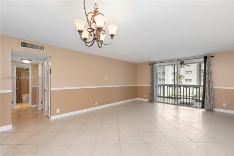 Снять в аренду кондоминиум в Халландейл-Бич, Флорида 2 спальни, 101.45м2, № 2011061 - фото 5