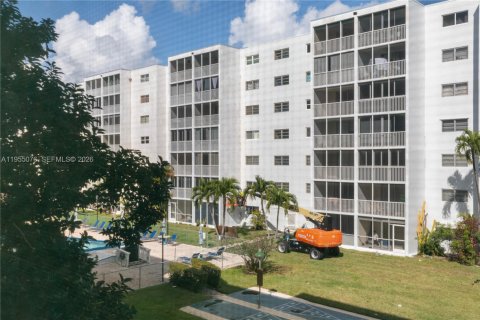 Снять в аренду кондоминиум в Халландейл-Бич, Флорида 2 спальни, 101.45м2, № 2011061 - фото 27