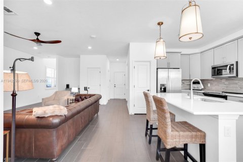 House in Hollywood, Florida 3 bedrooms, 206.24 sq.m. № 2000004 - photo 10