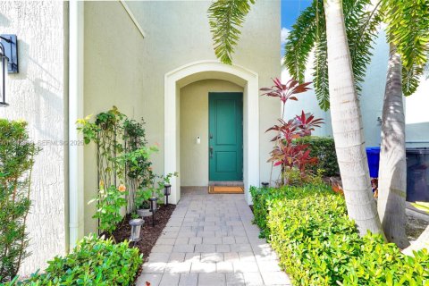 House in Hollywood, Florida 3 bedrooms, 206.24 sq.m. № 2000004 - photo 4