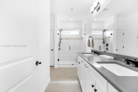 House in Hollywood, Florida 3 bedrooms, 206.24 sq.m. № 2000004 - photo 28