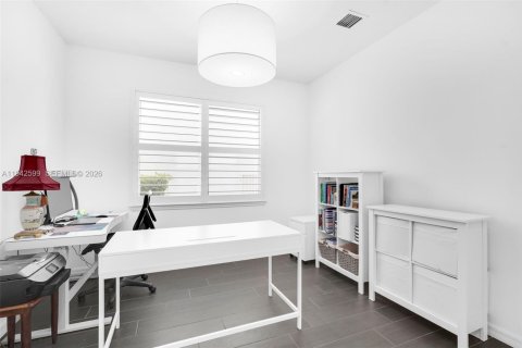 House in Hollywood, Florida 3 bedrooms, 206.24 sq.m. № 2000004 - photo 18