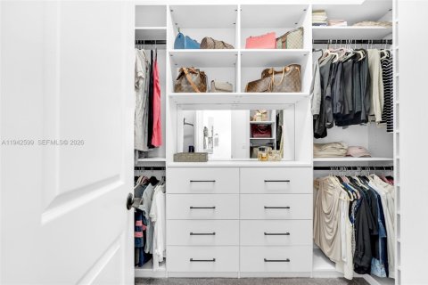 House in Hollywood, Florida 3 bedrooms, 206.24 sq.m. № 2000004 - photo 27