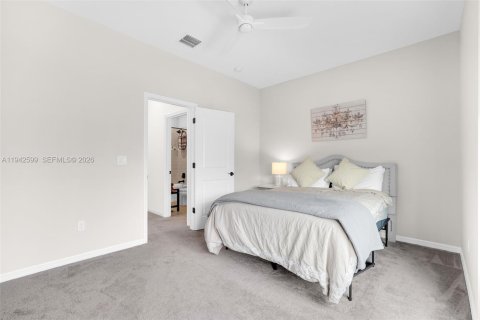 House in Hollywood, Florida 3 bedrooms, 206.24 sq.m. № 2000004 - photo 30