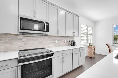 House in Hollywood, Florida 3 bedrooms, 206.24 sq.m. № 2000004 - photo 15